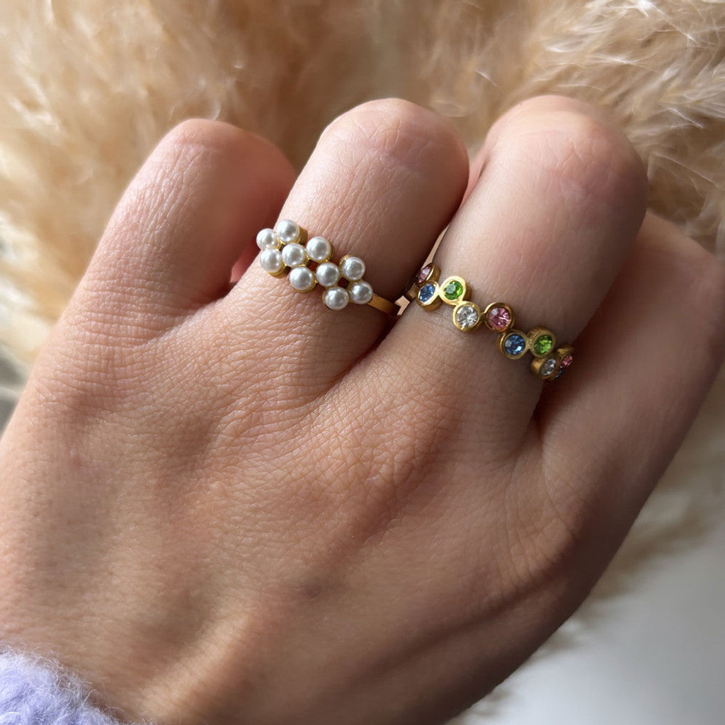 Ring med farvet zirkoner