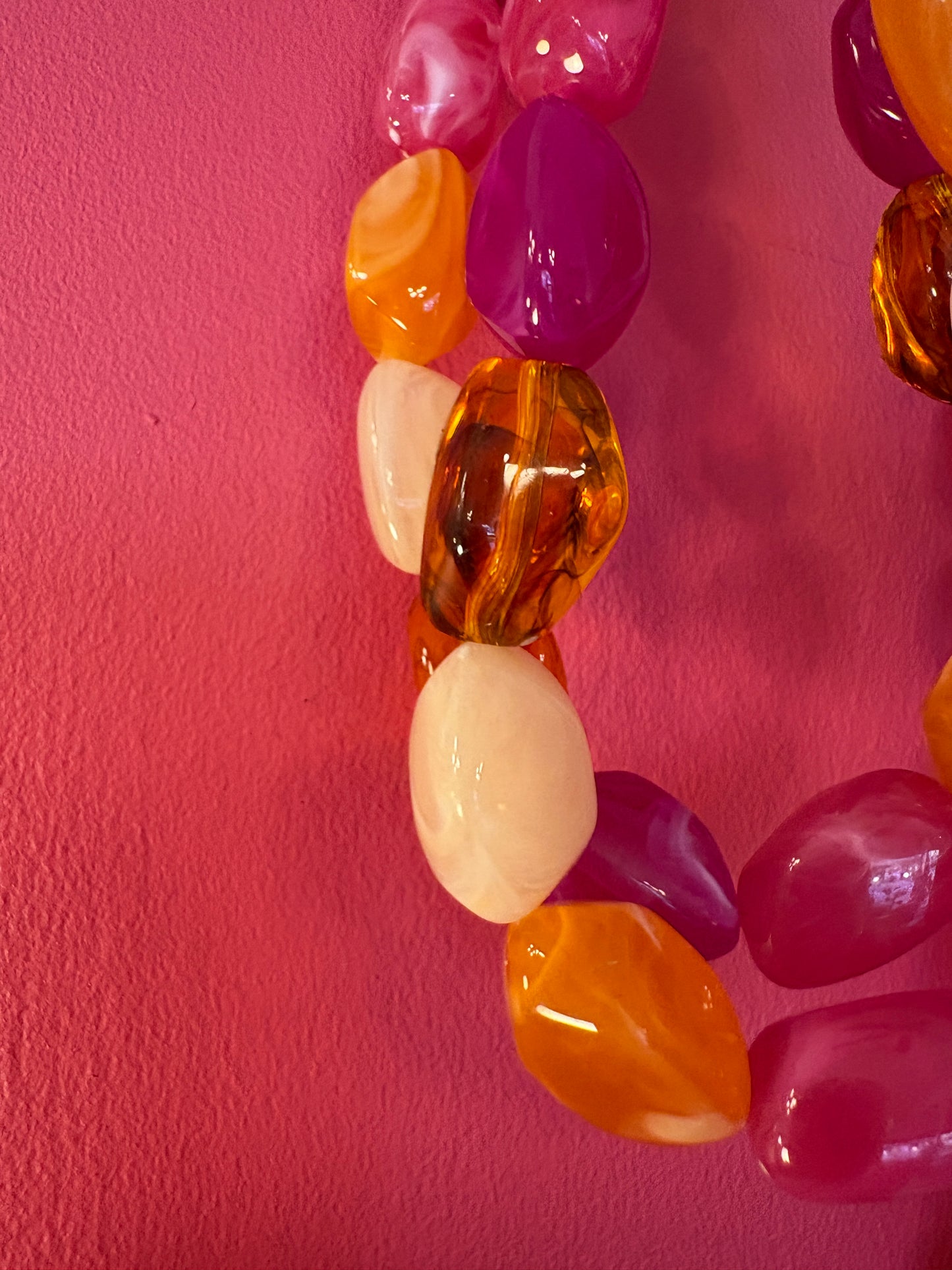 Perle halskæde i pink multi