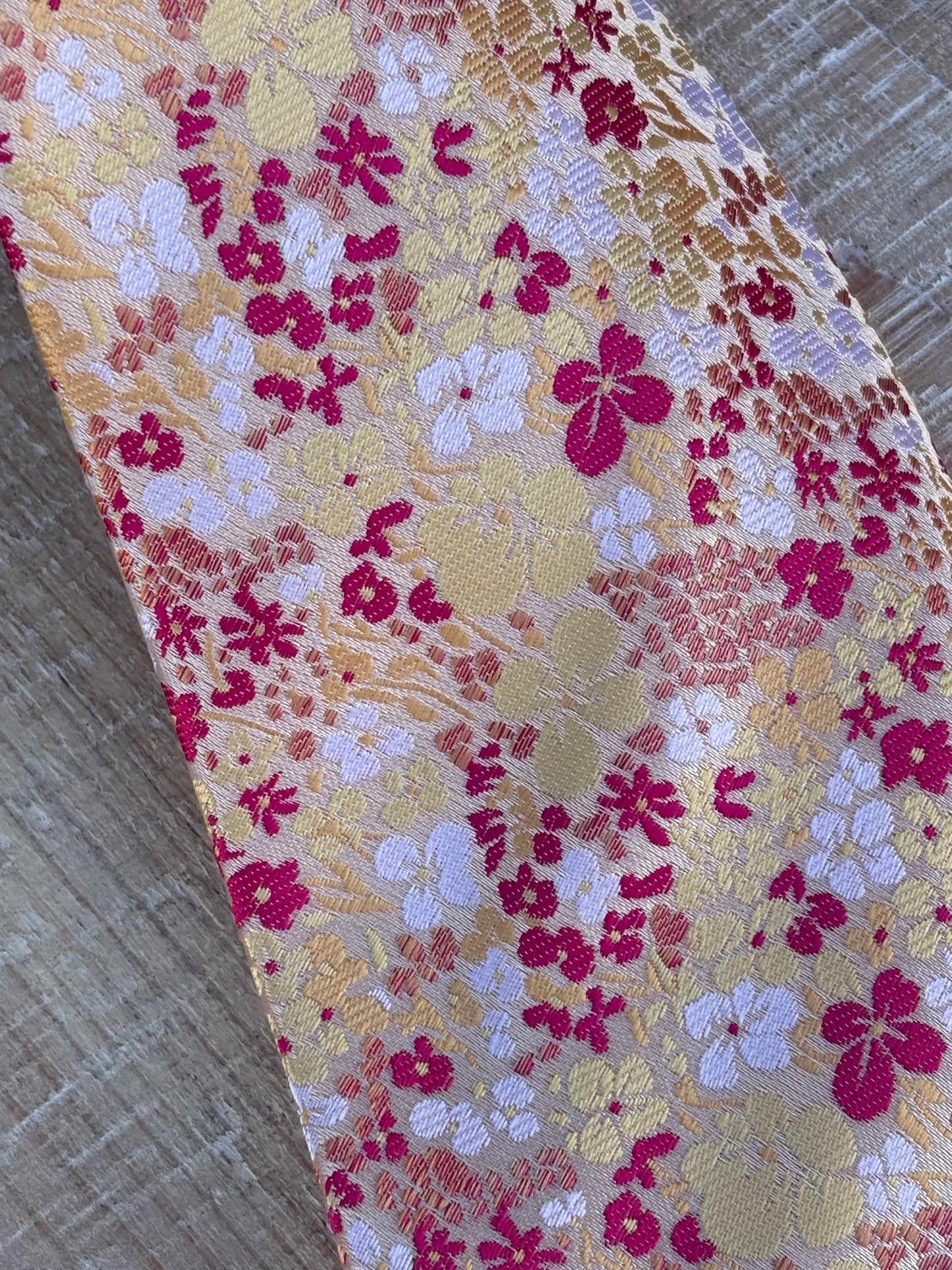 Flerfarvede slips med blomster