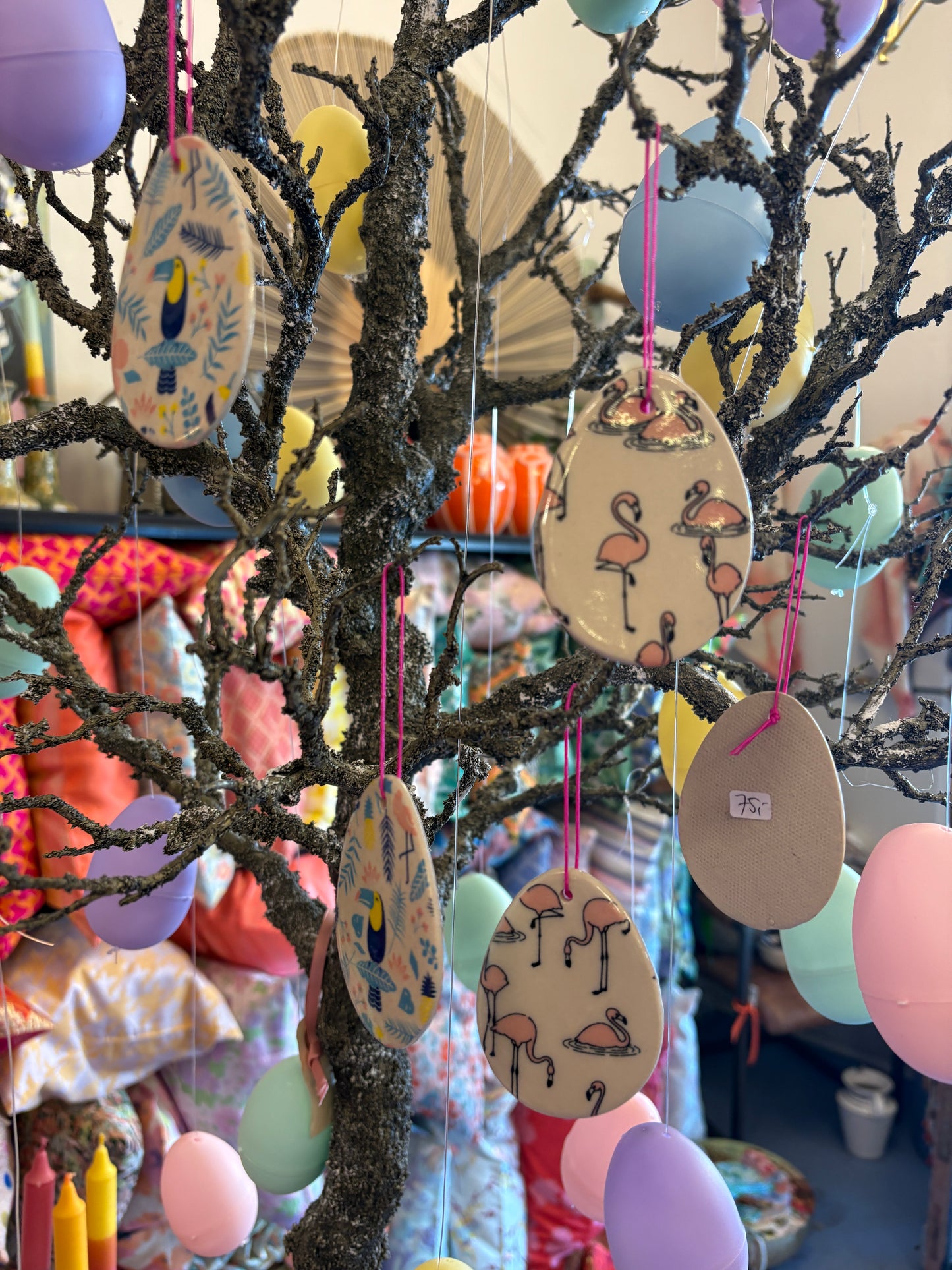 Håndlavede keramik påskeæg med flamingo eller tukan