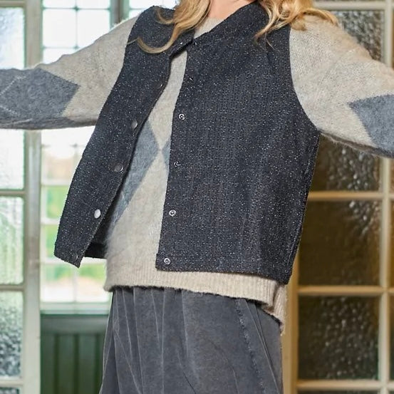 Denimvest med høj hals og metalknapper