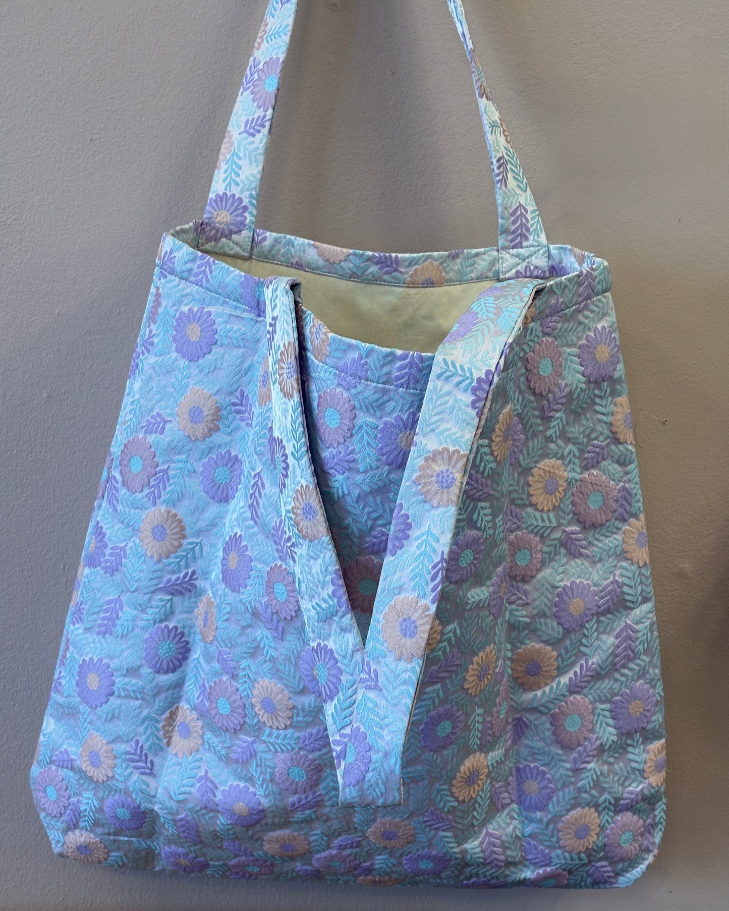 Skuldertaske i brokade resttekstil - med orange og lilla blomster