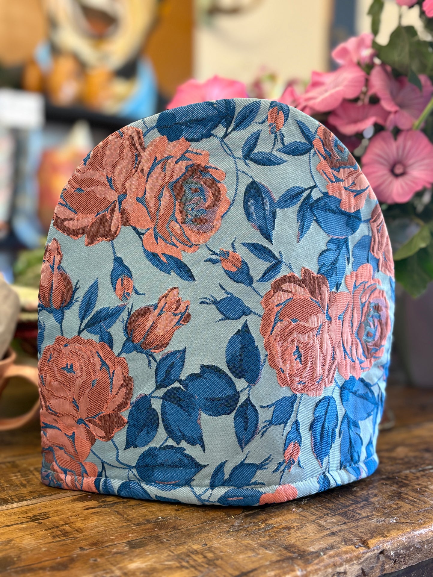 Tehætte - Lyseblå med gammelrosa blomster