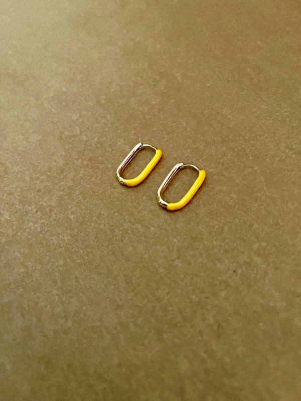 Ovale hoop med gul emalje