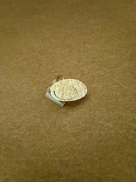 Oval ring