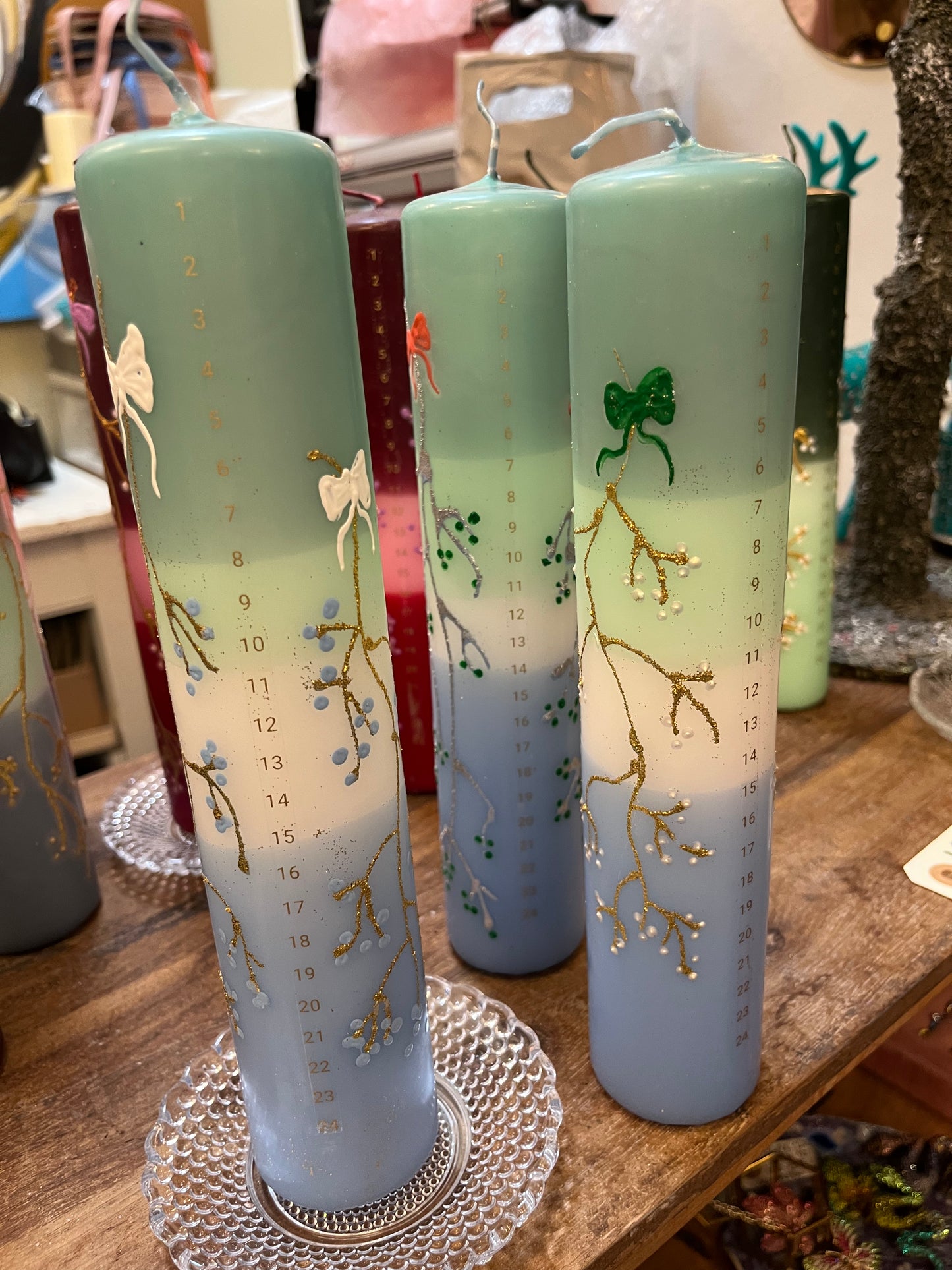 Kalenderlys støvet grøn, mintgrøn, hvid og lysblå