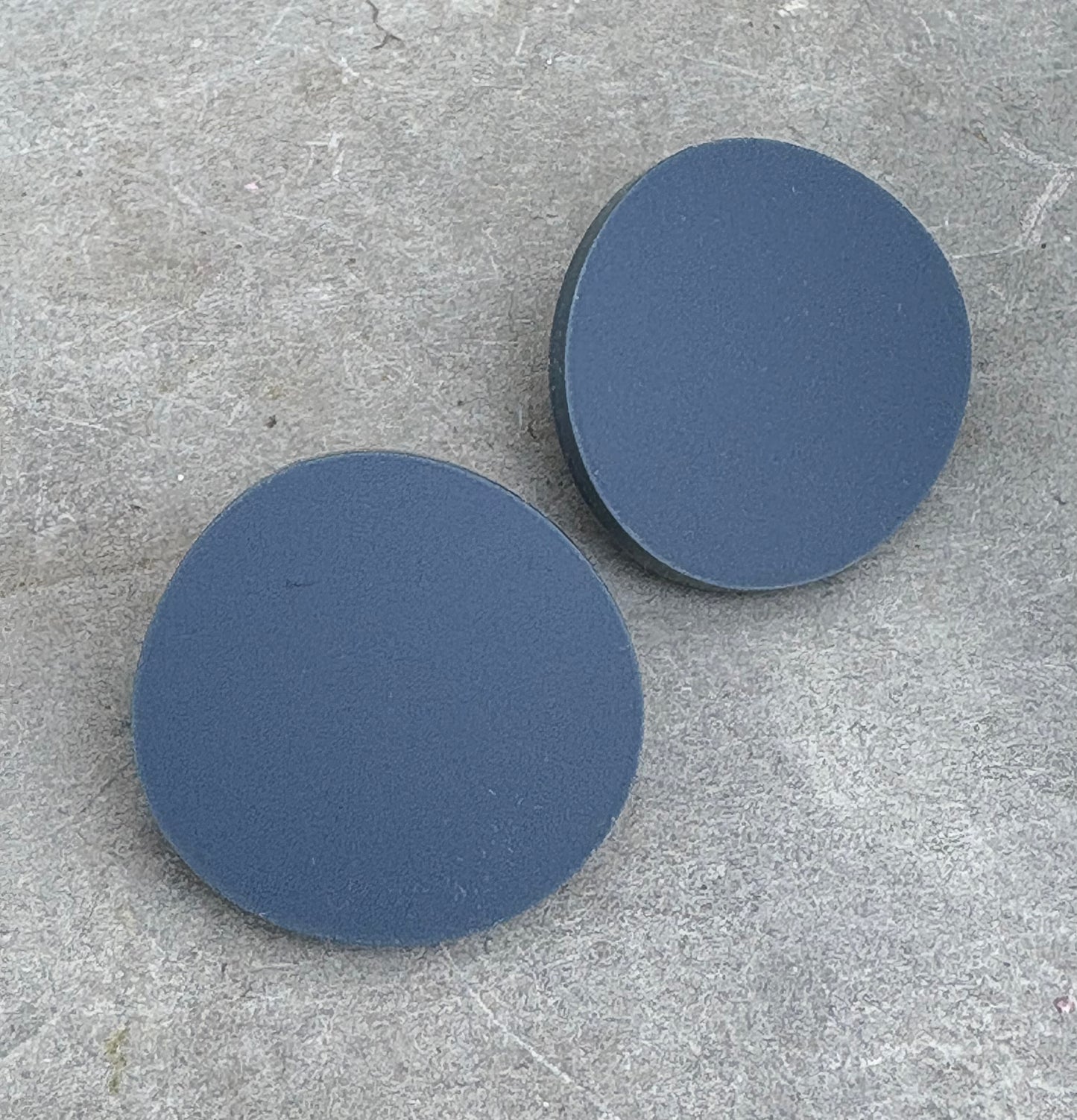 Store dots i blå