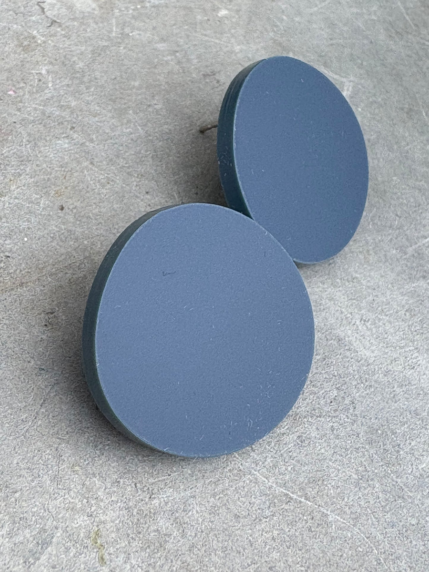 Store dots i blå