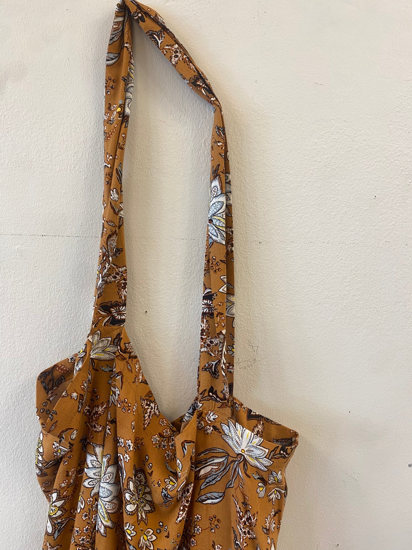 Net/taske i brune toner