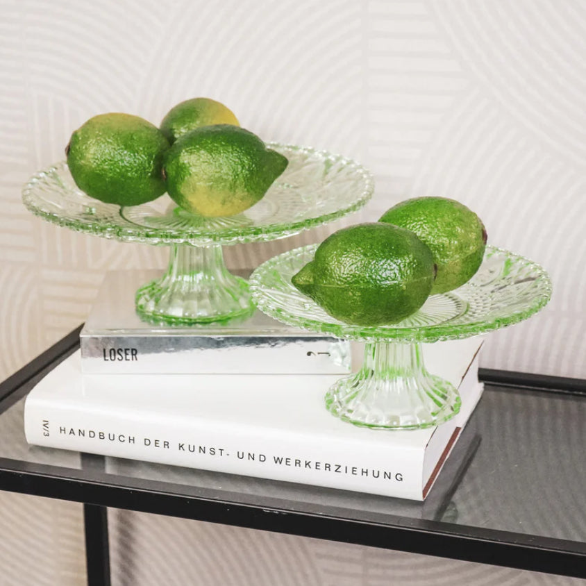 Grønt kagefad på fod