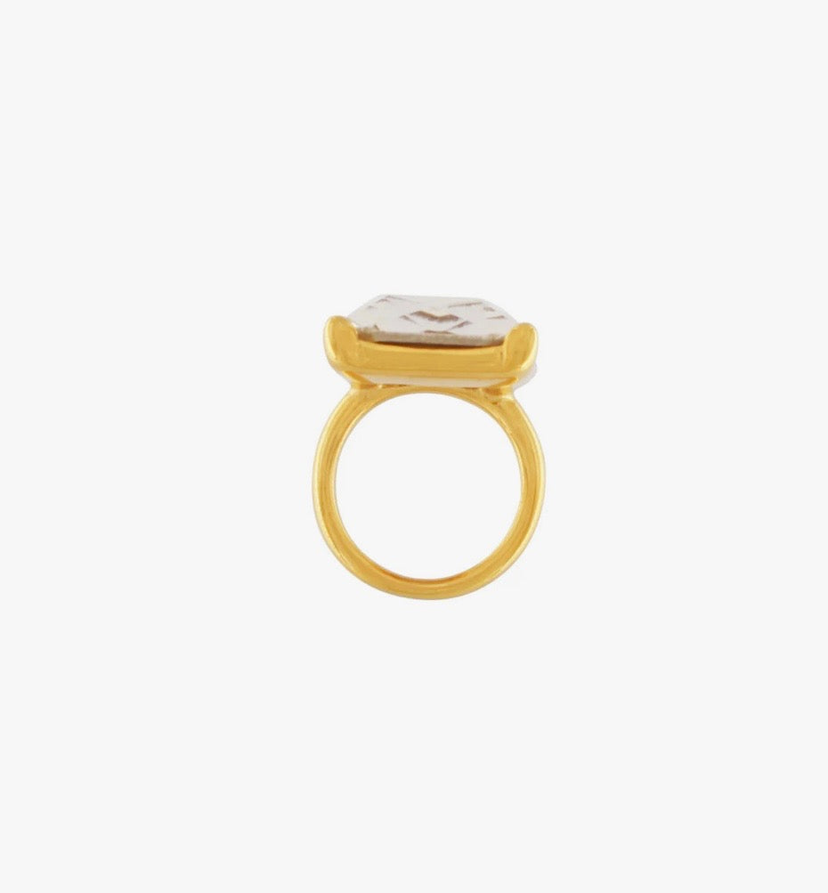 Statement ring med stor firkantet sten