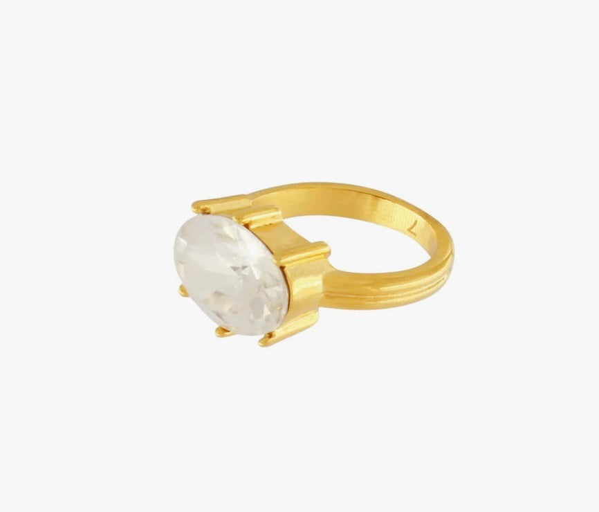 Ring med oval sten