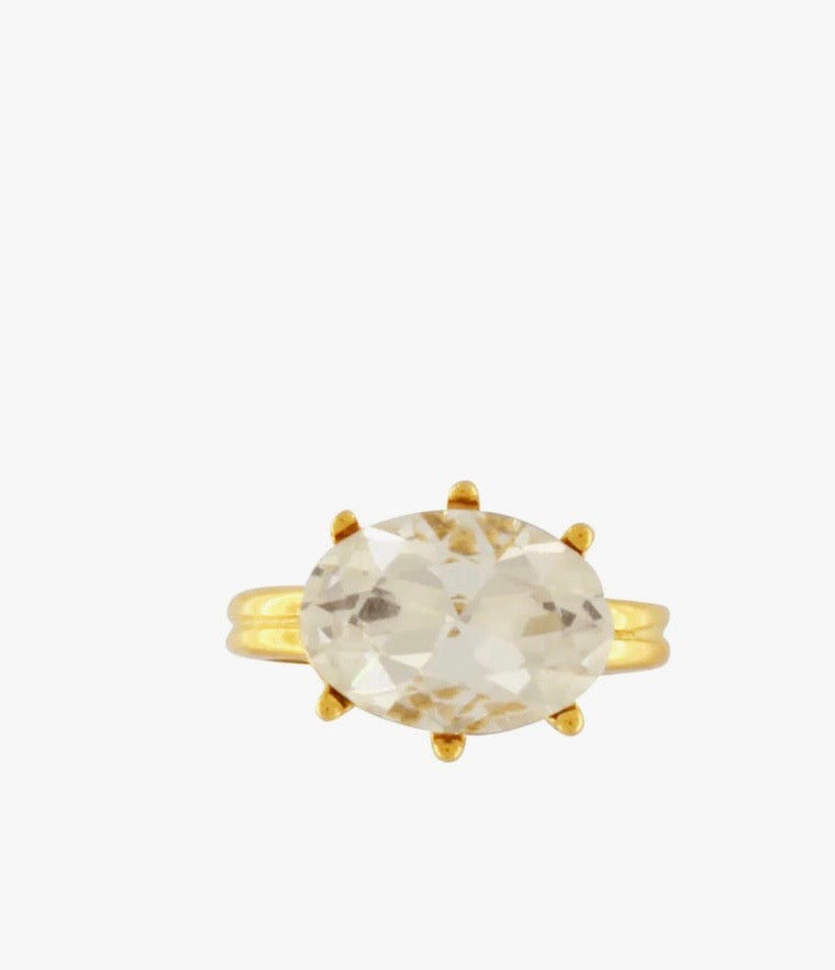 Ring med oval sten