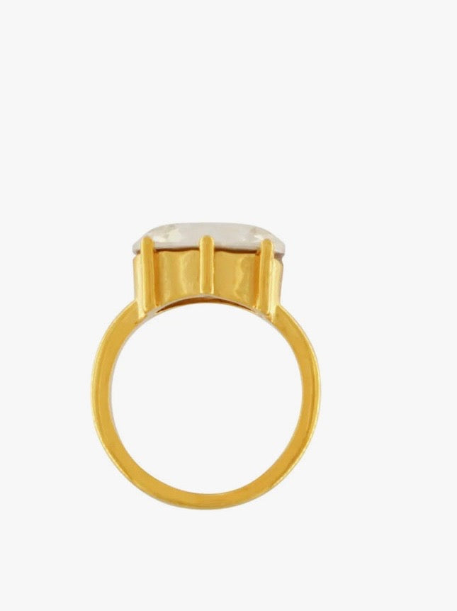 Ring med oval sten