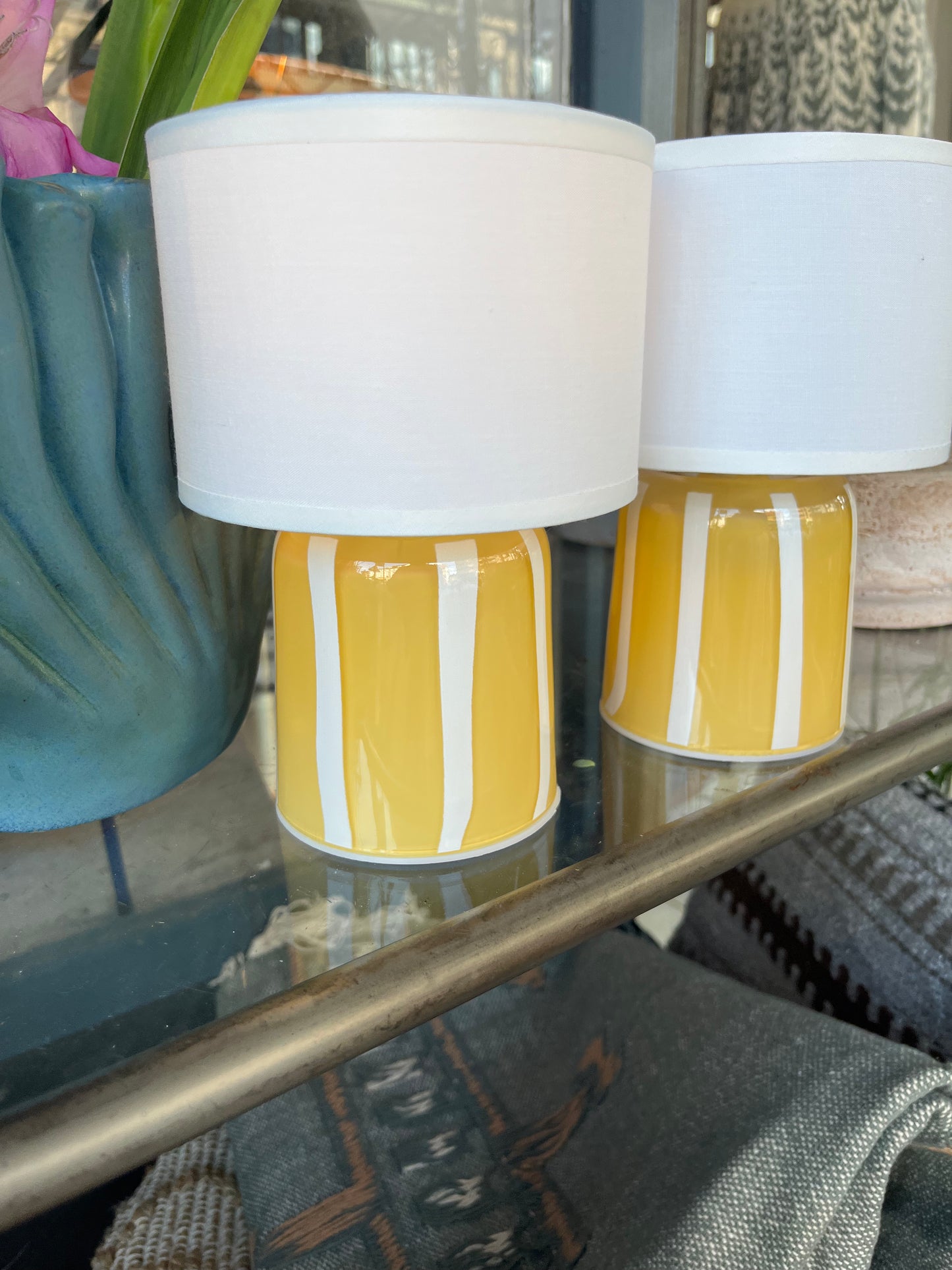 Karrygul led lampe i glas