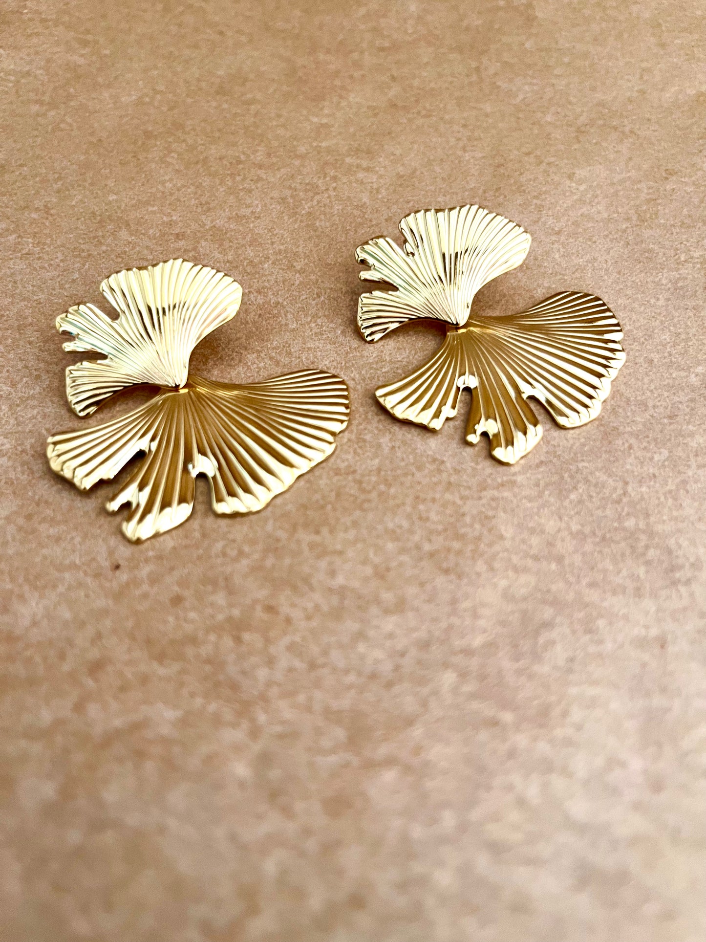 Blad øreringe guld