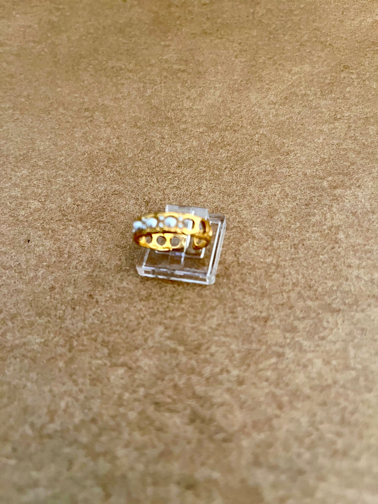 Justerbar ring med perler