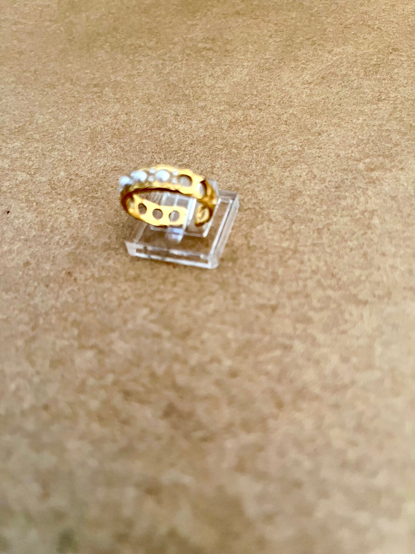 Justerbar ring med perler