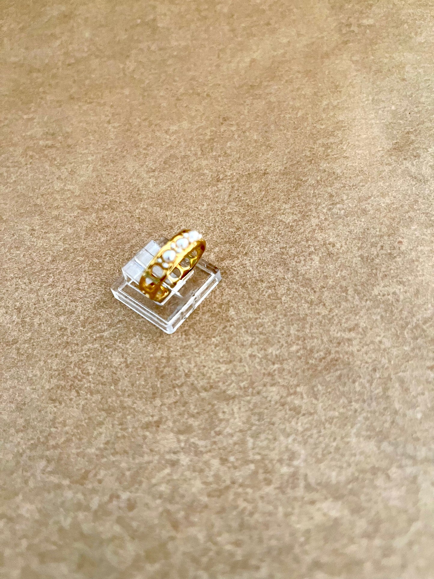 Justerbar ring med perler
