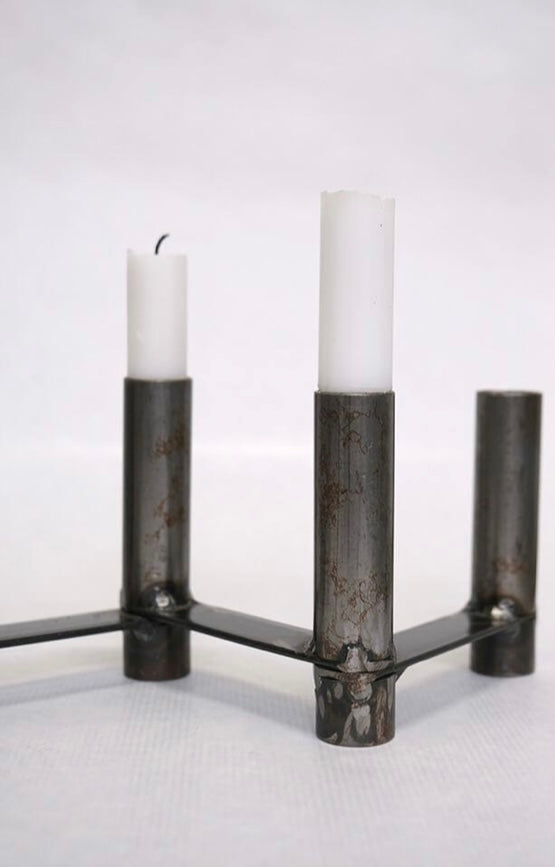 Jern lysestage til flere lys