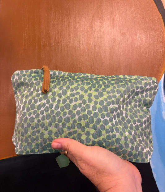 Stor Clutch i grøn med prikker | 27x18 cm