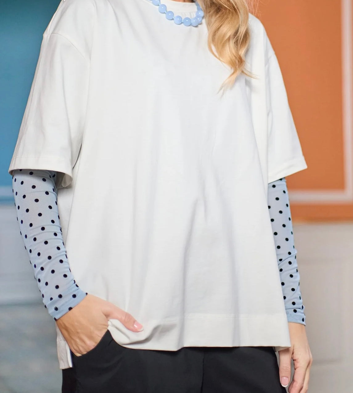 Langærmet bluse prikker - lyseblå og sort