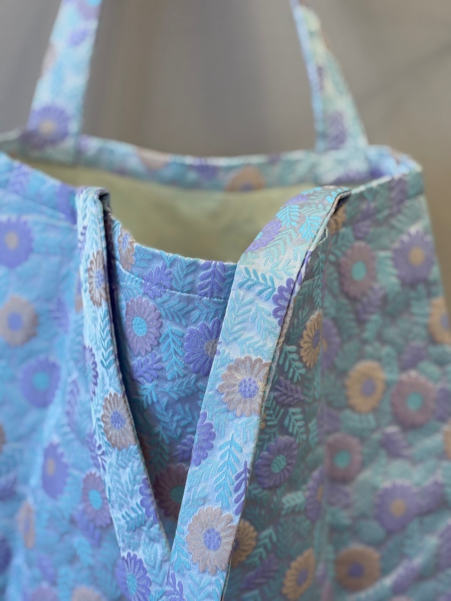 Skuldertaske i brokade resttekstil - med orange og lilla blomster