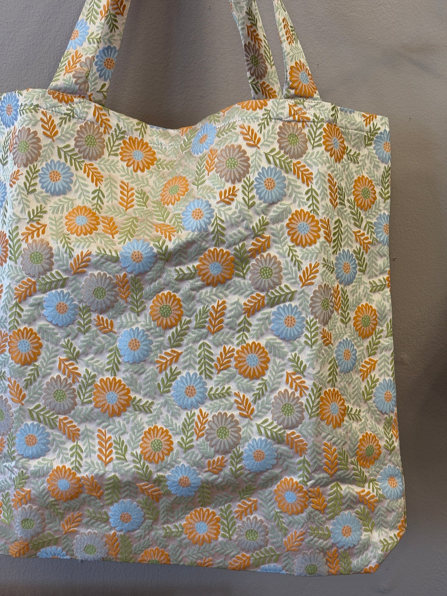 Skuldertaske i brokade restteksstil - med orange og blå blomster