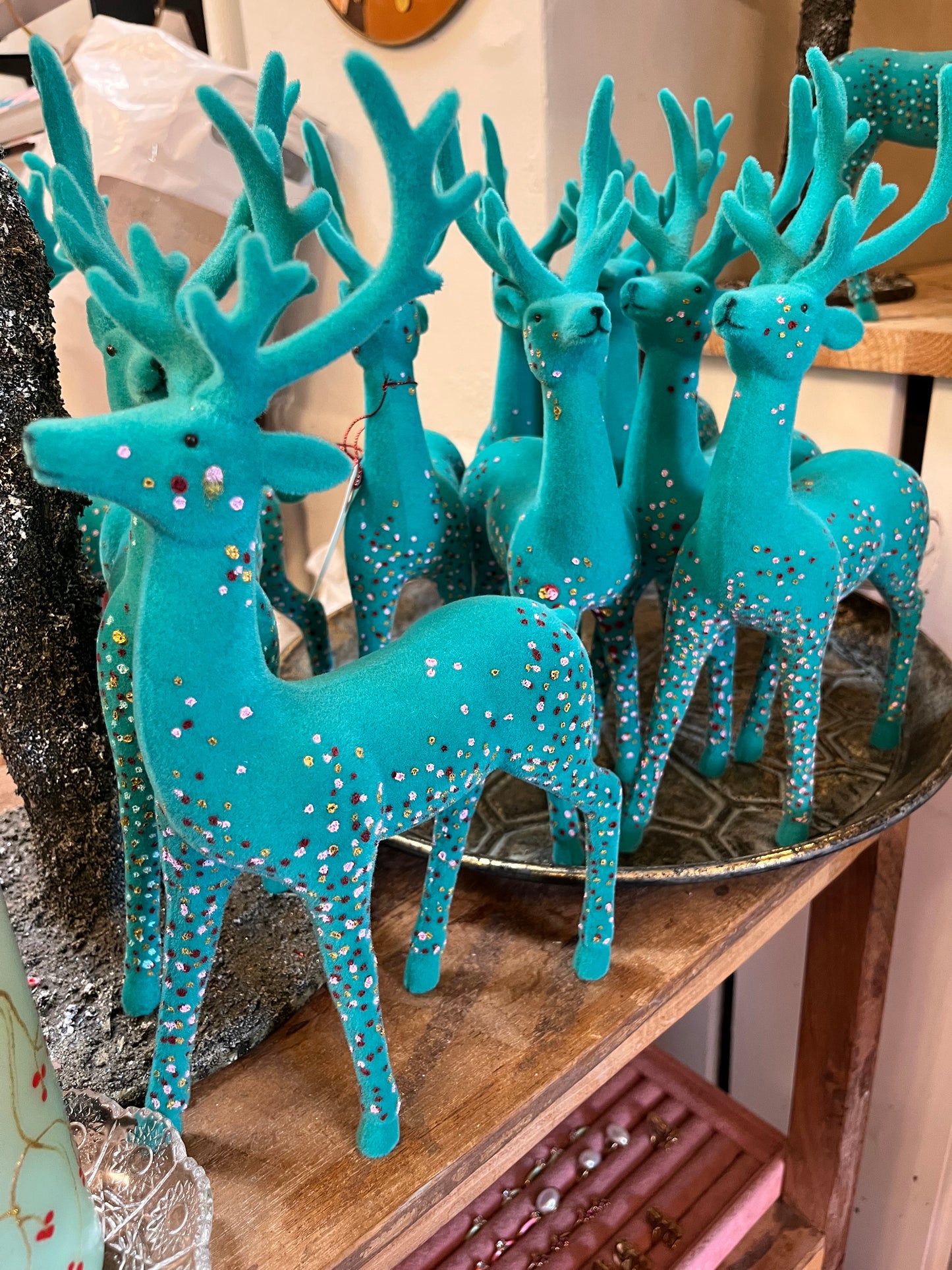 Turkis Hjort med prikker