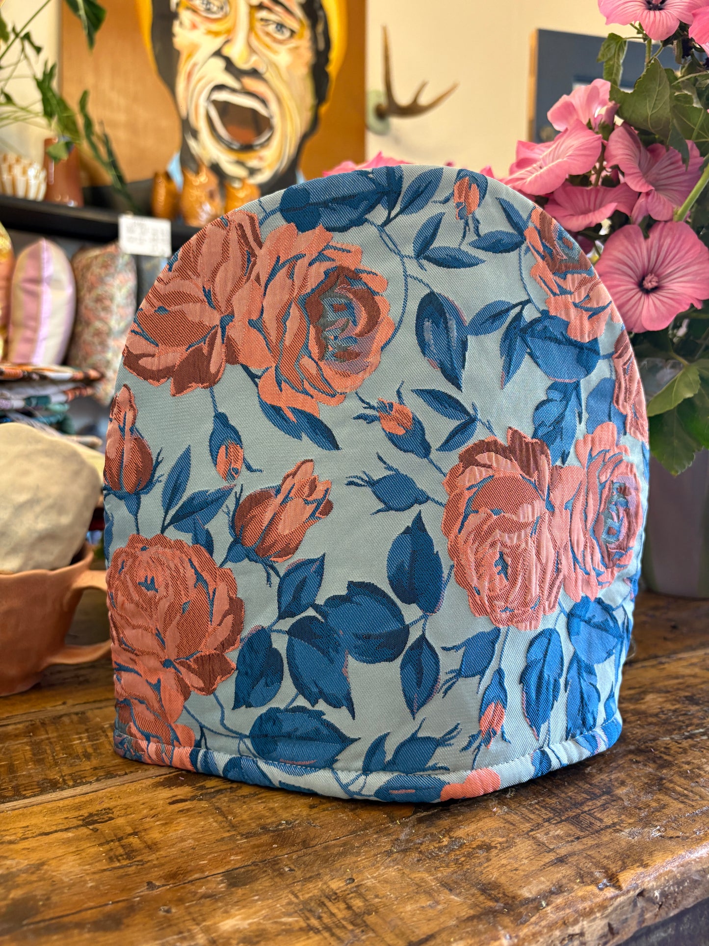 Tehætte - Lyseblå med gammelrosa blomster