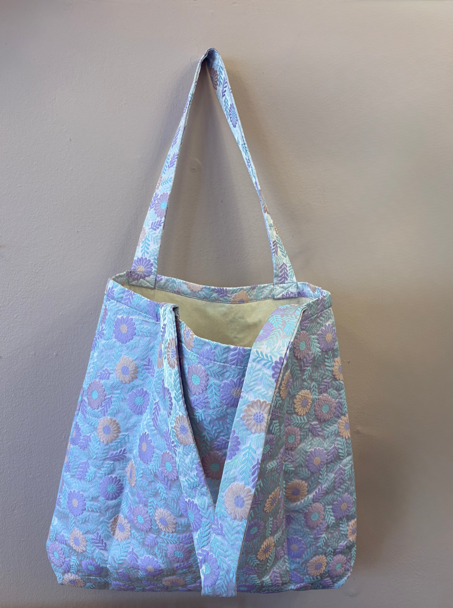 Skuldertaske i brokade resttekstil - med orange og lilla blomster