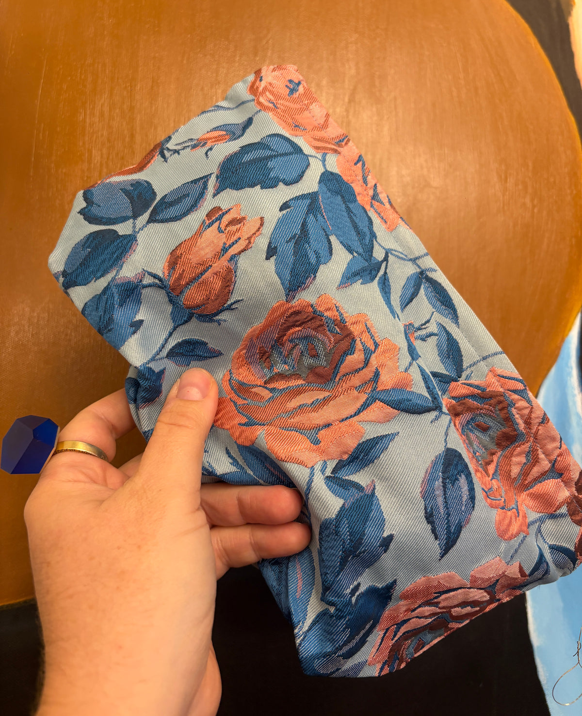 Stor Clutch i lyseblå med blå blade og gammel rosa blomster | 27x18 cm