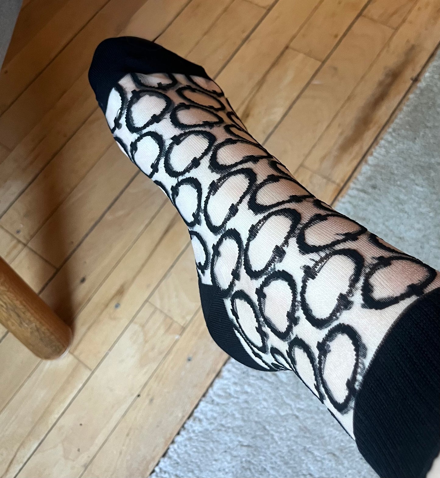 Transparente sokker med cirkelmønster – Sort, one size