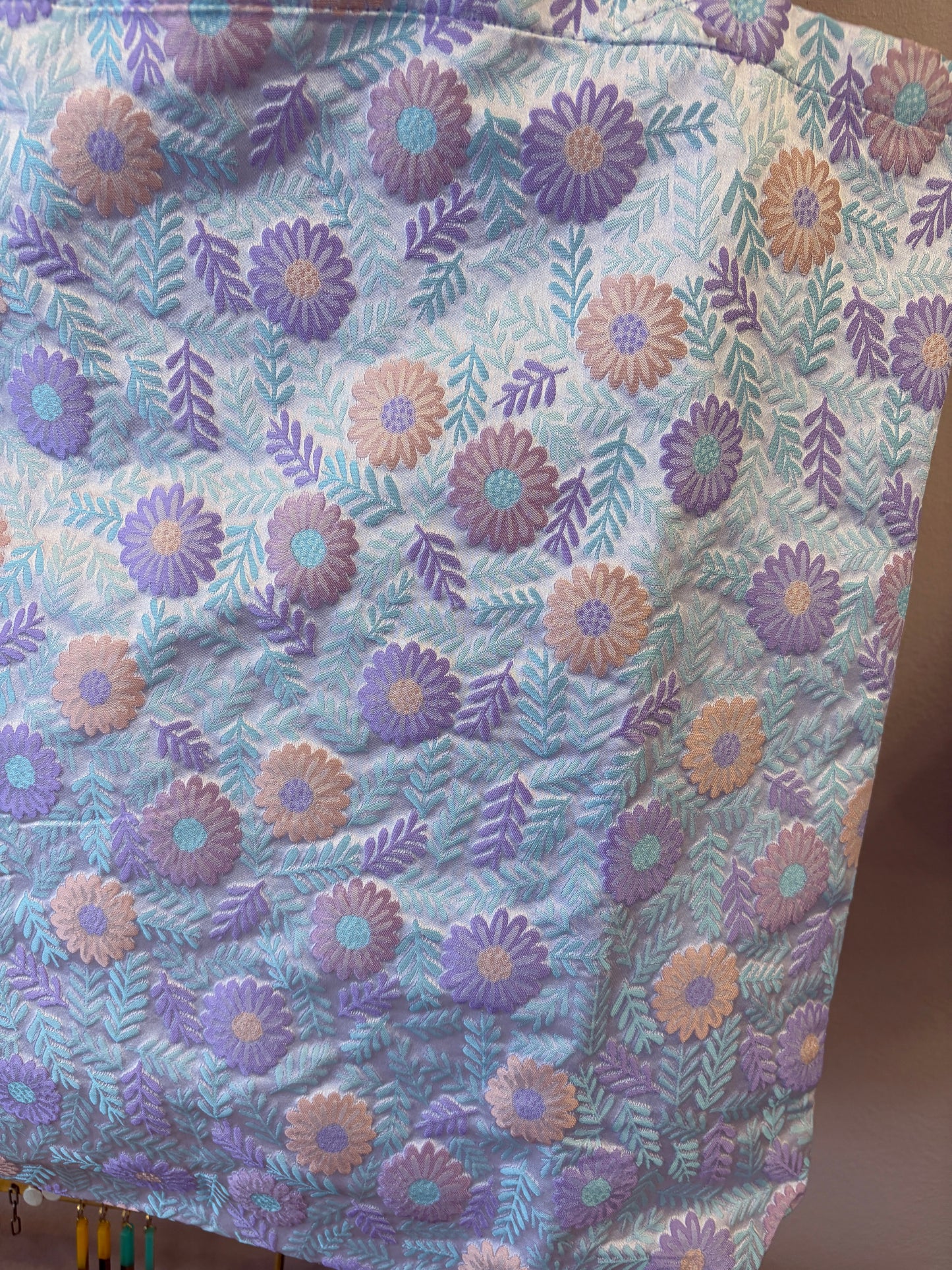 Skuldertaske i brokade resttekstil - med orange og lilla blomster