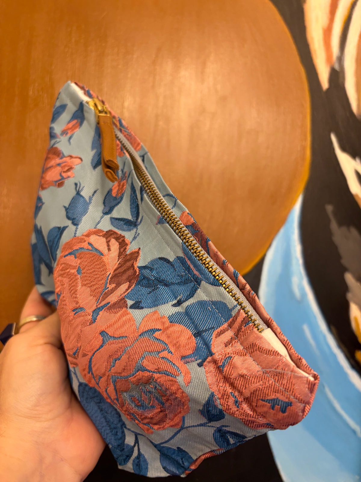 Stor Clutch i lyseblå med blå blade og gammel rosa blomster | 27x18 cm