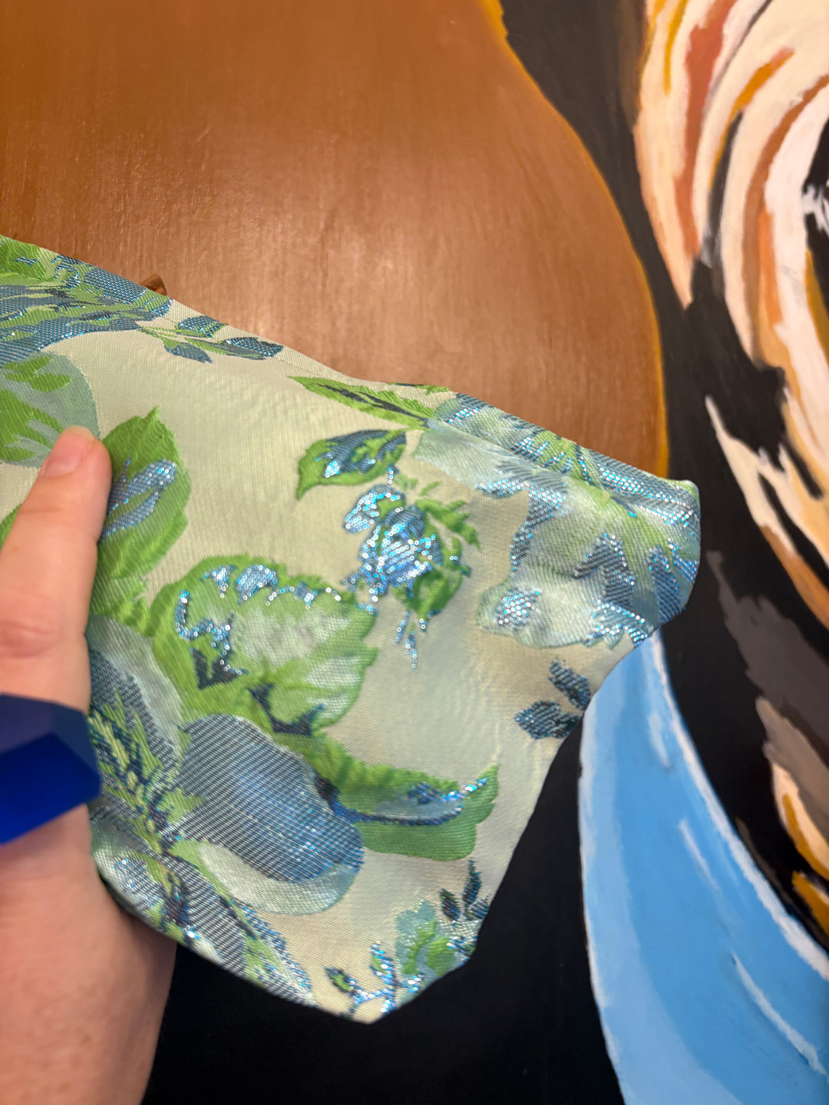 Stor Clutch i mint grøn med grønnest blå blomster / blade med glimmer | 27x18 cm