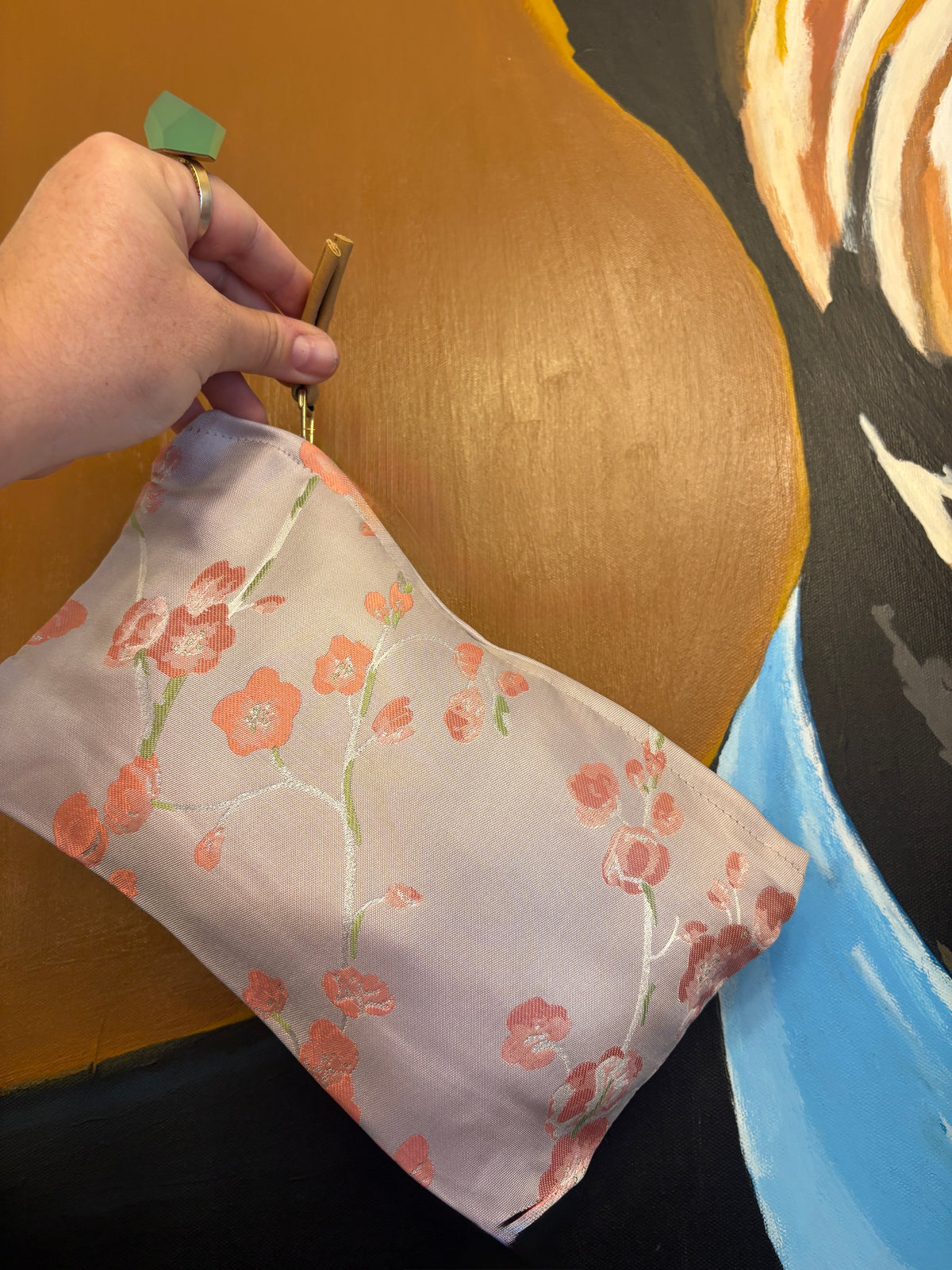 Stor Clutch i lys lilla med orange små blomster | 27x18 cm