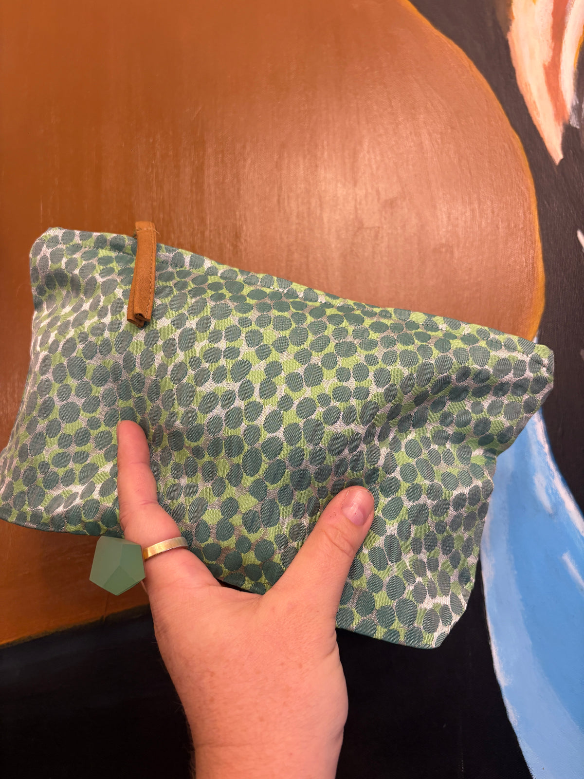 Stor Clutch i grøn med prikker | 27x18 cm