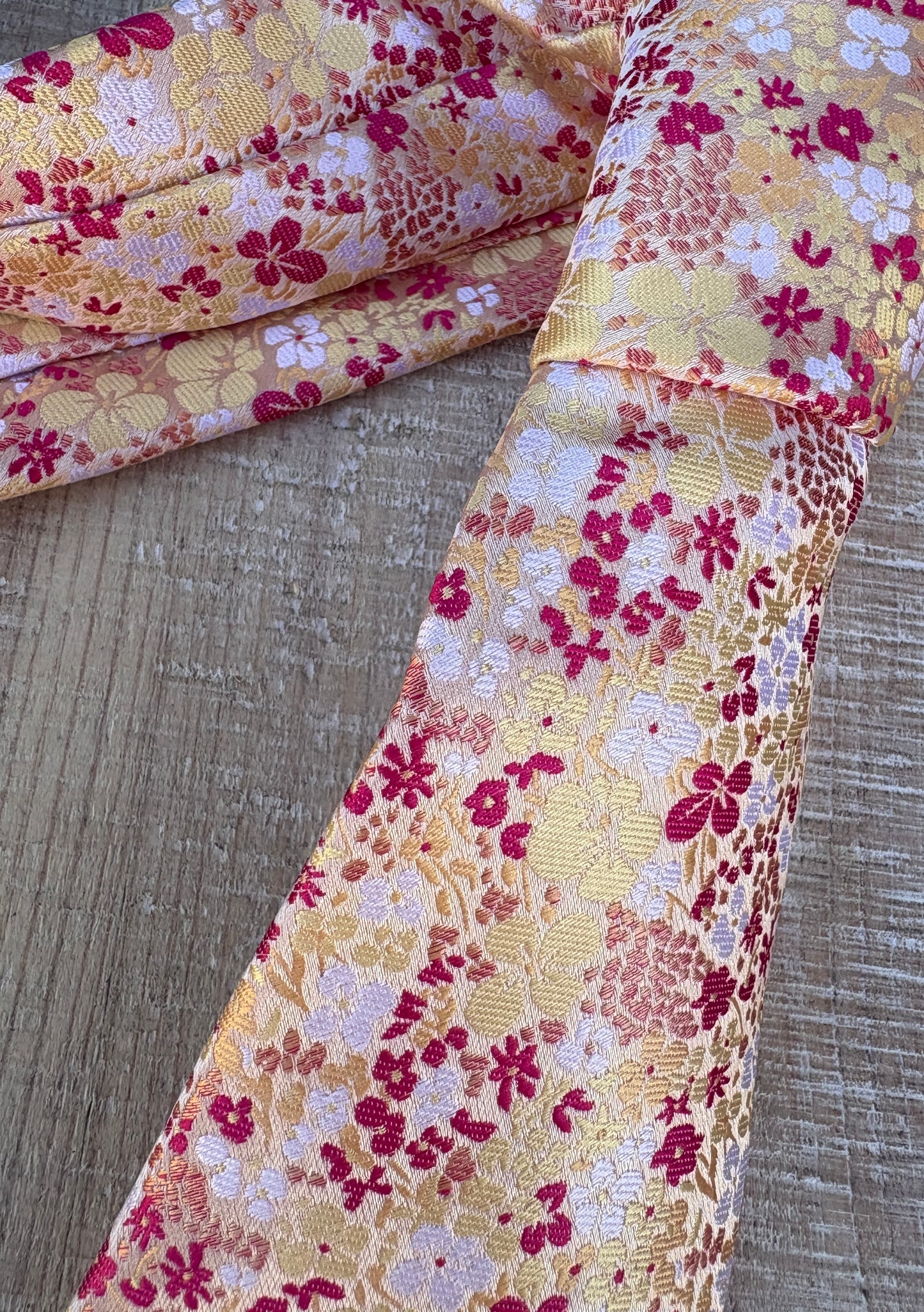 Flerfarvede slips med blomster