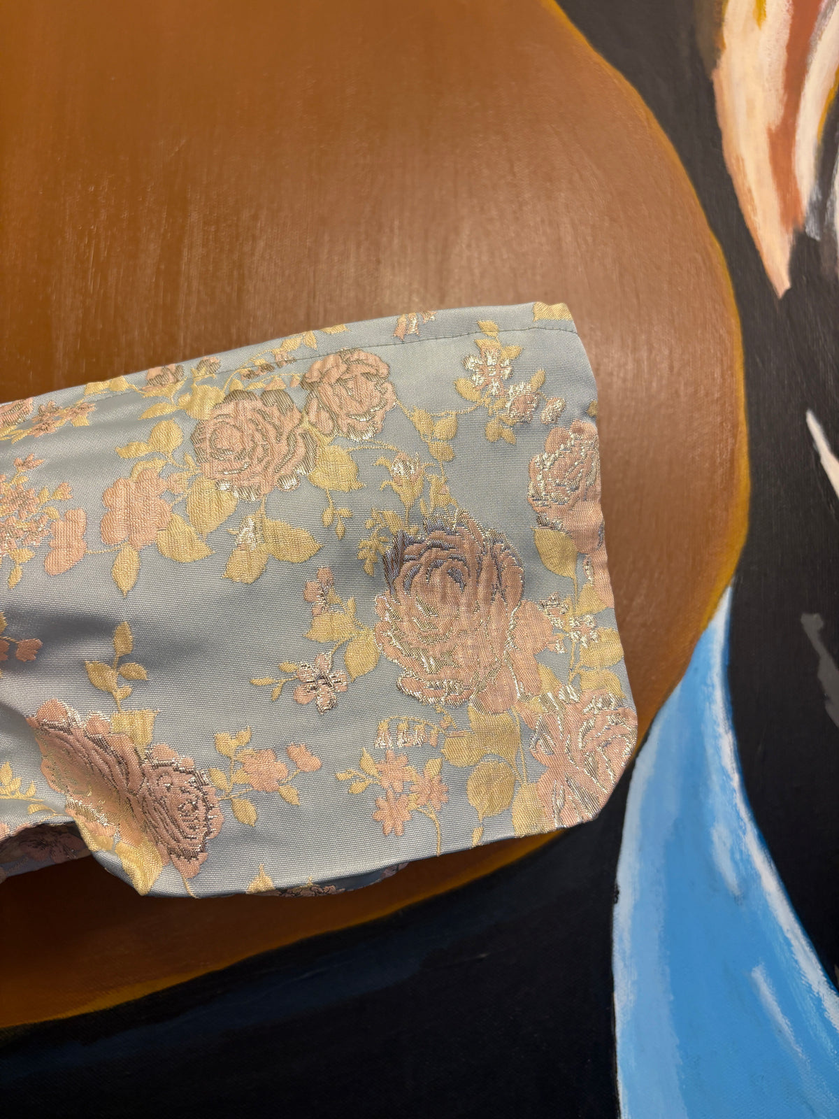 Stor Clutch i lyseblå med lyserøde blomster og glimmer | 27x18 cm