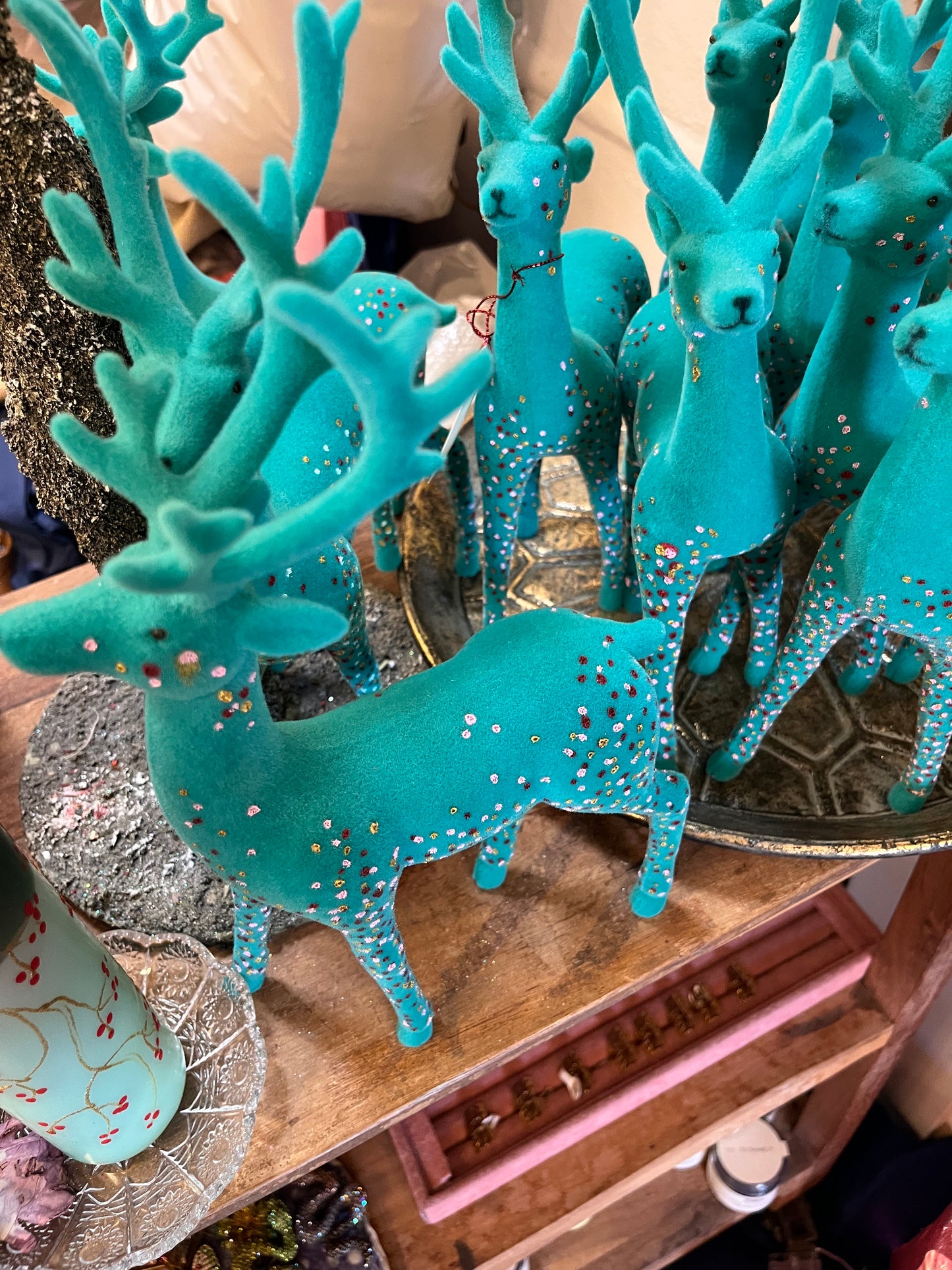 Turkis Hjort med prikker