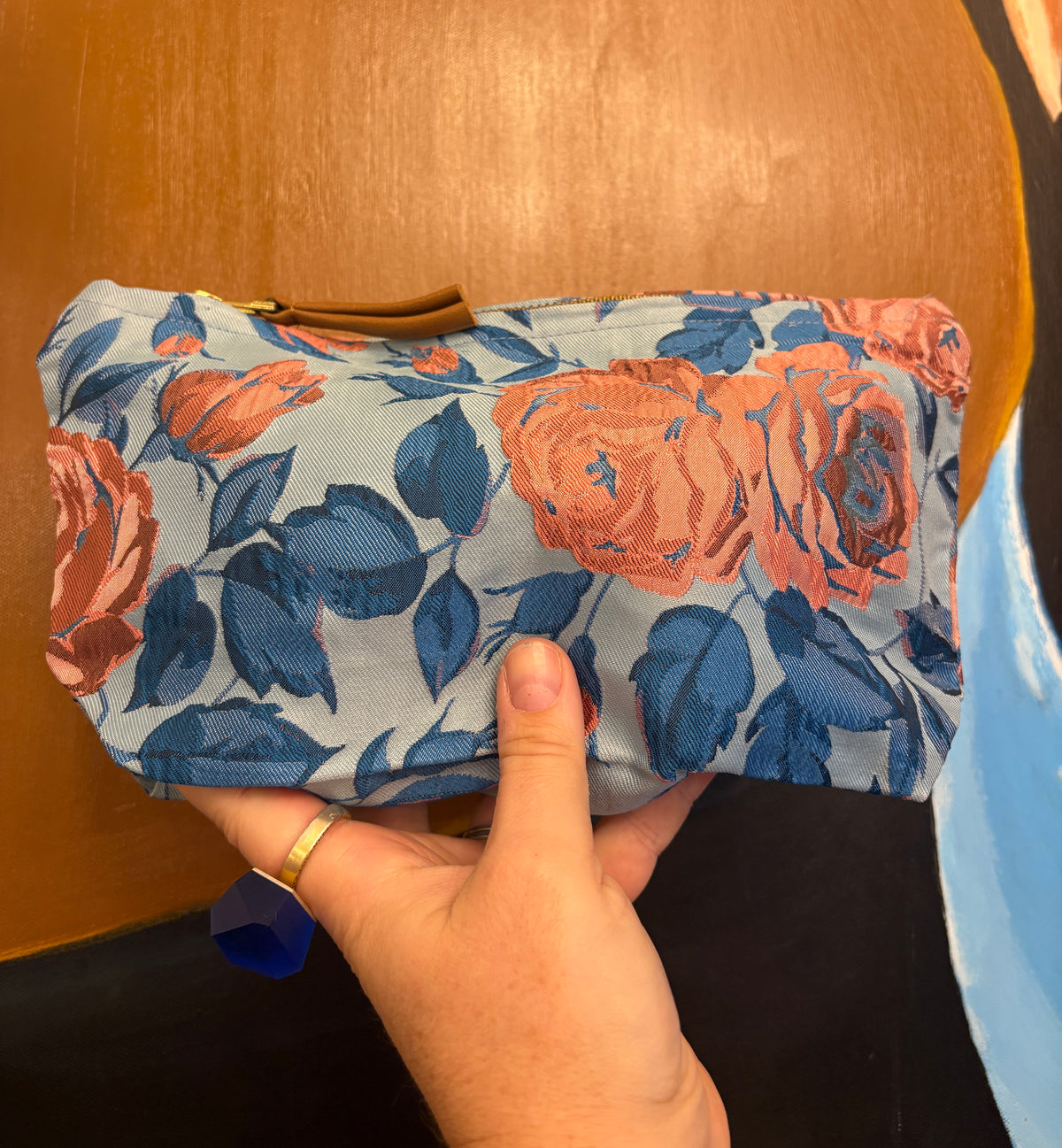 Stor Clutch i lyseblå med blå blade og gammel rosa blomster | 27x18 cm