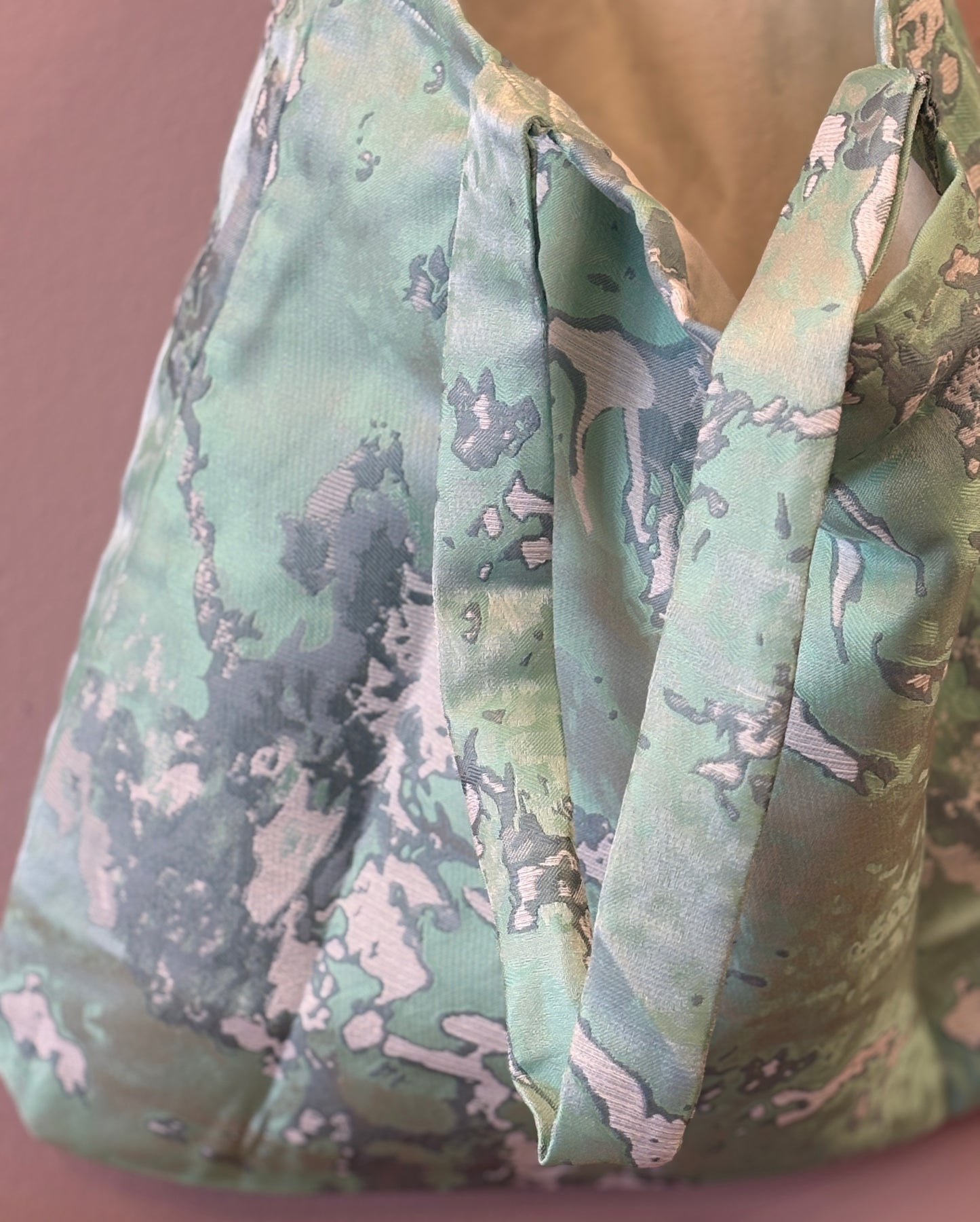 Skuldertaske i brokade resttekstil