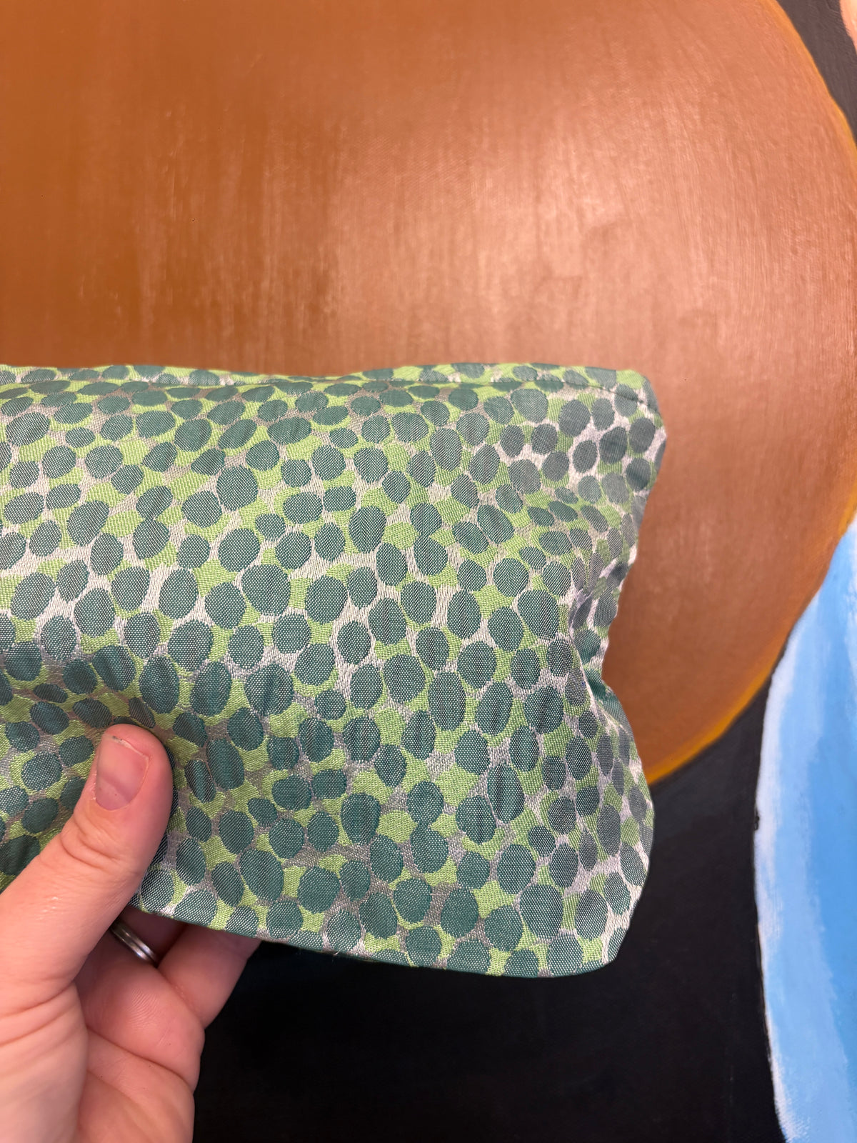 Stor Clutch i grøn med prikker | 27x18 cm