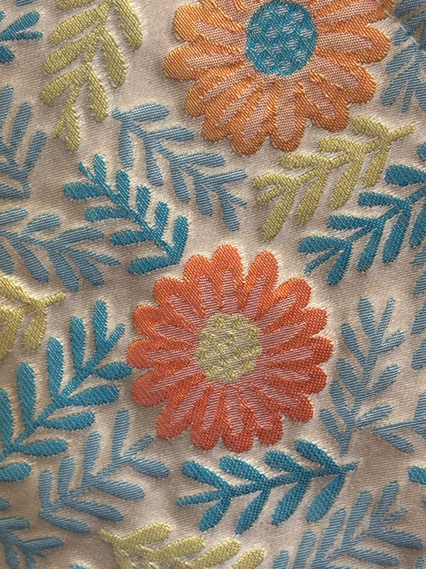 Lille clutch crem farve med blomster | 18 x 14 cm