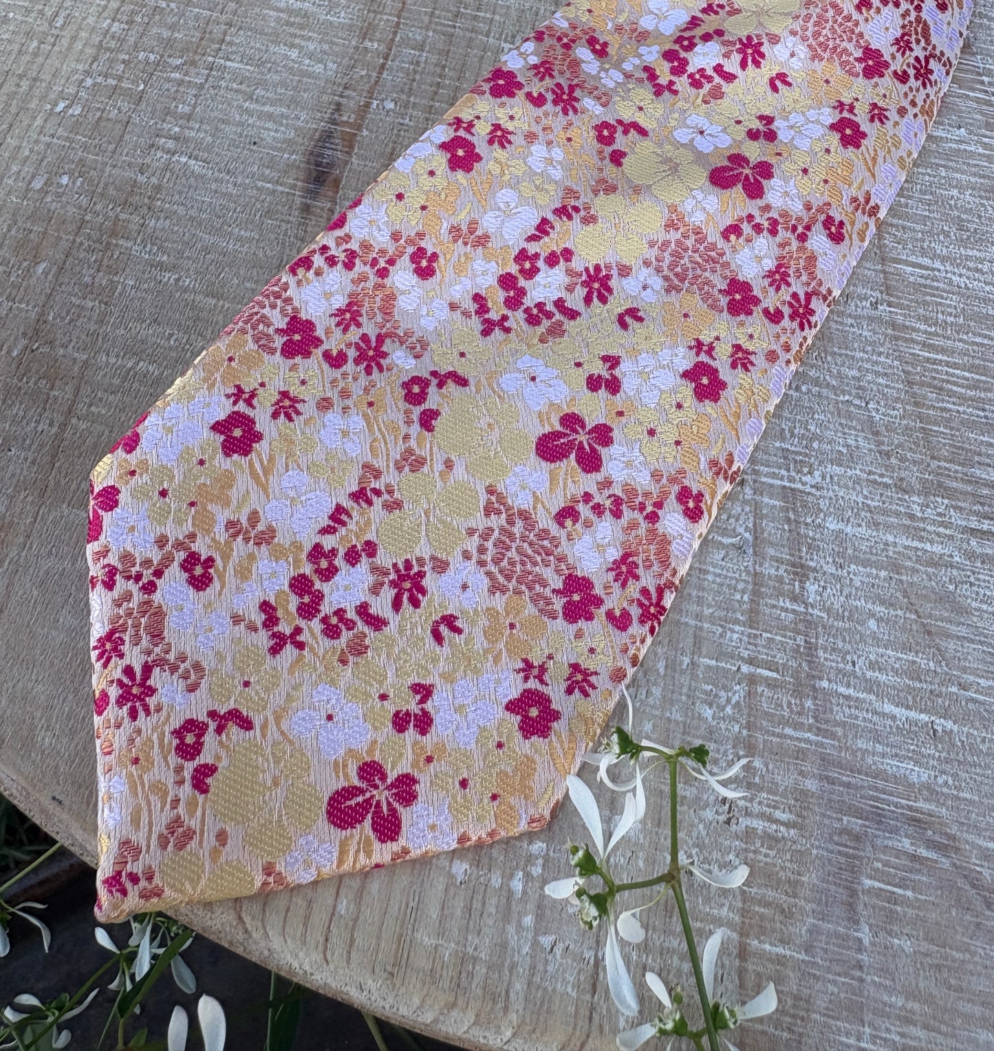 Flerfarvede slips med blomster