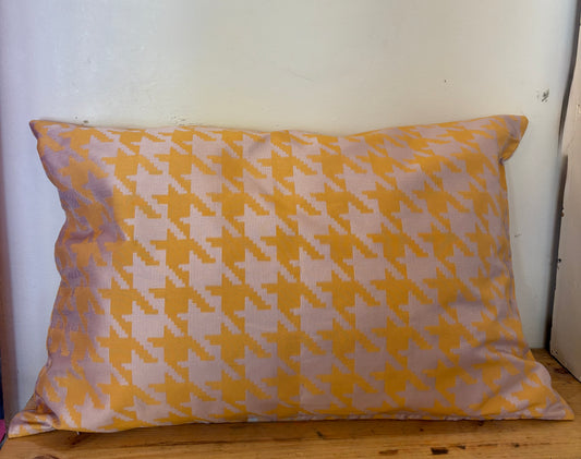 Aflangt Pudebetræk meget lys lilla med lys orange