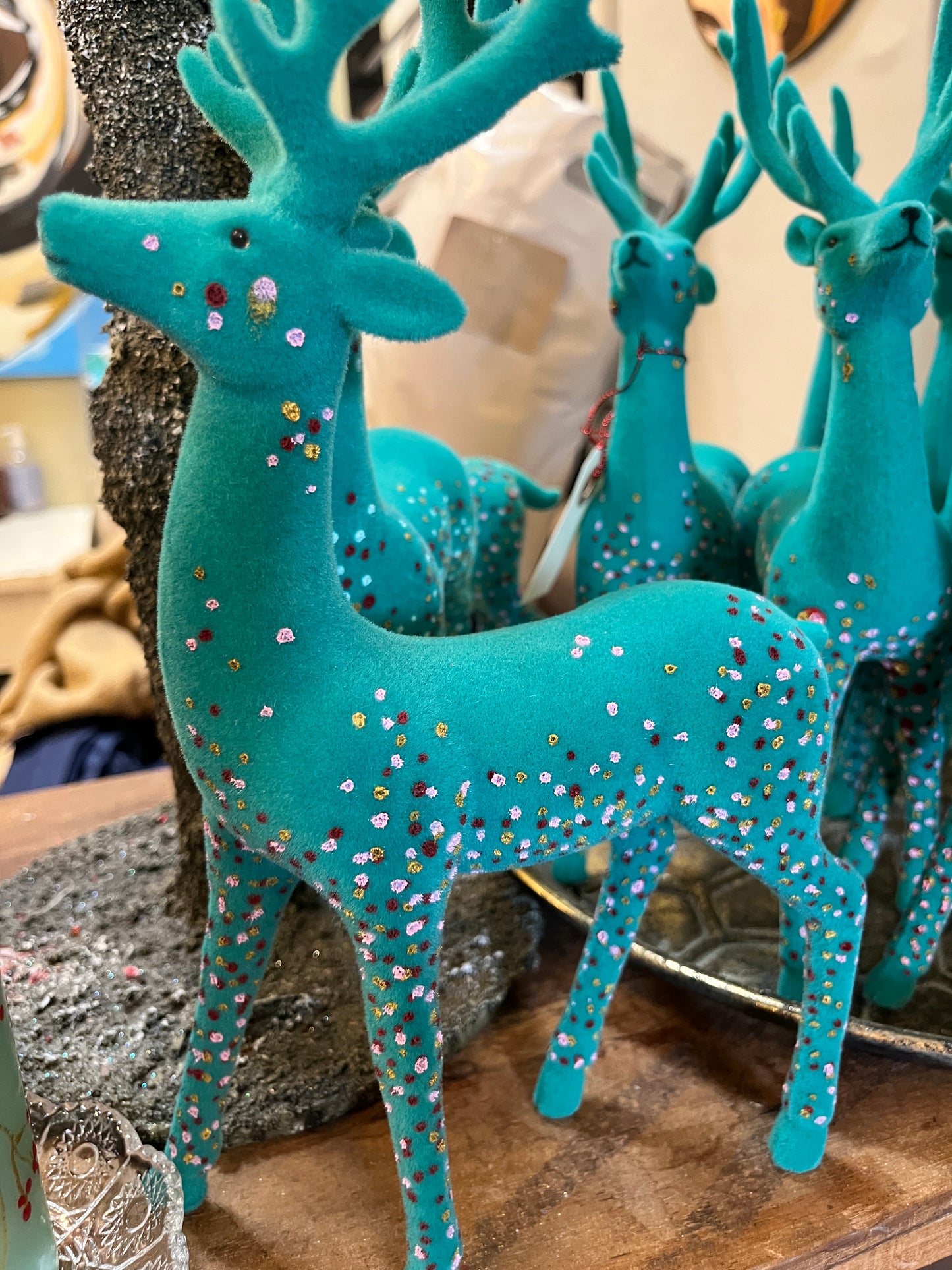 Turkis Hjort med prikker