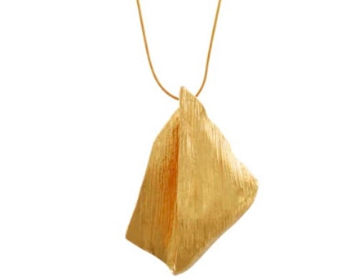 Lang justerbar halskæde med stort vedhæng