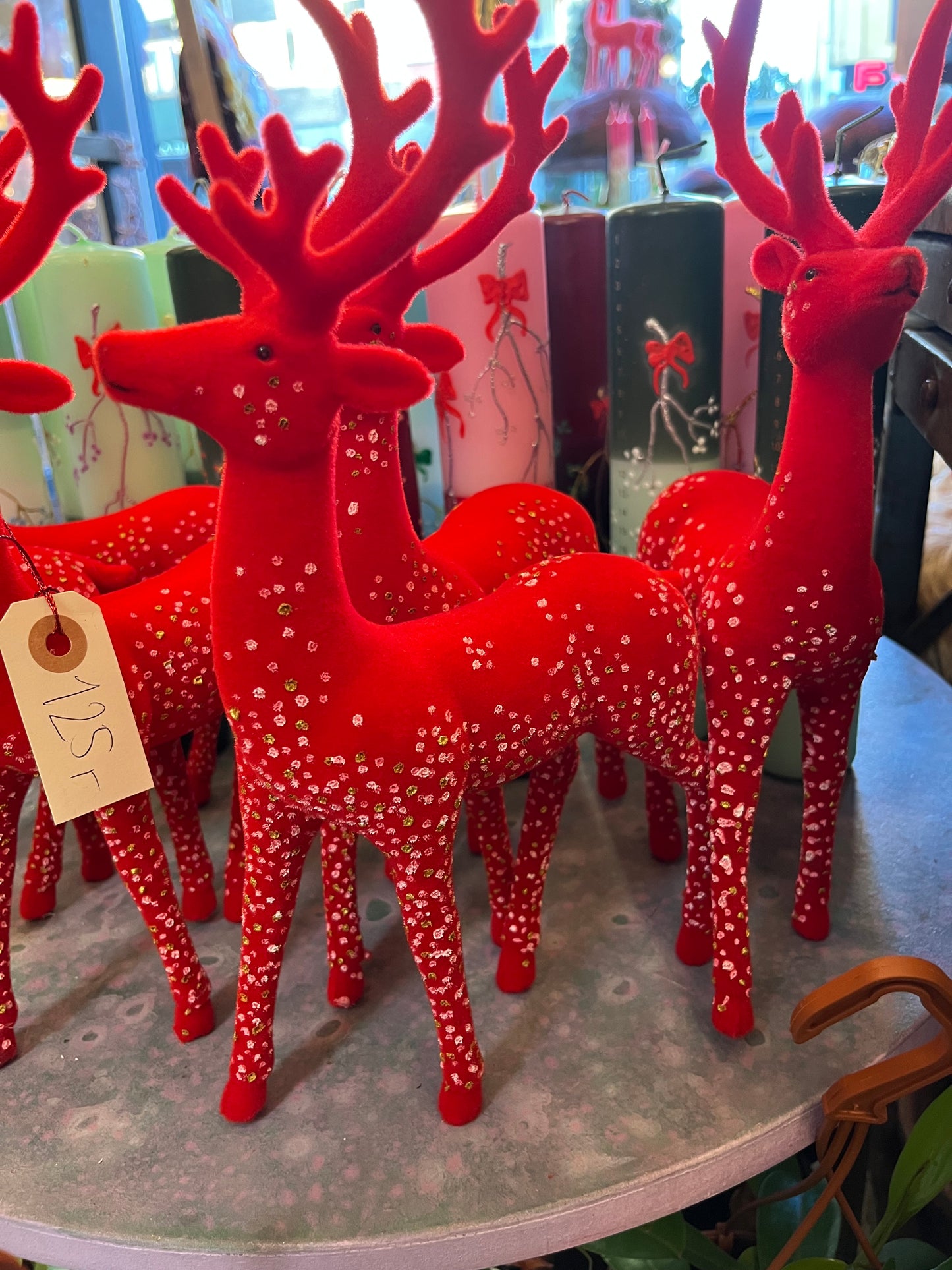 Rød Hjort med prikker